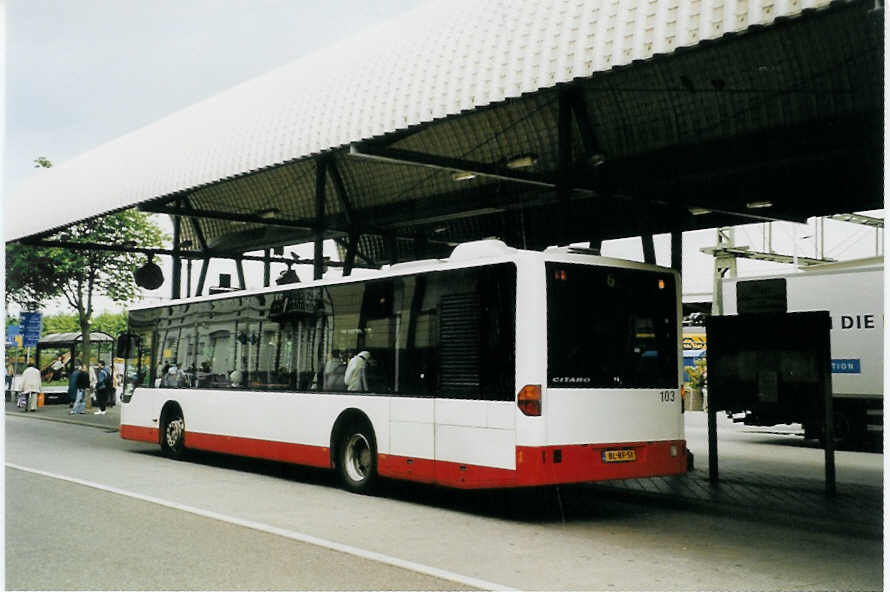 (079'014) - Stadsbus, Maastricht - Nr. 103/BL-RF-51 - Mercedes am 23. Juli 2005 beim Bahnhof Maastricht