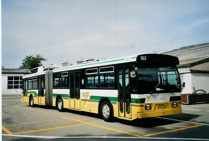 (079'928) - TN Neuchtel - Nr. 165 - FBW/Hess Gelenktrolleybus am 27. August 2005 in Bellach, Hess