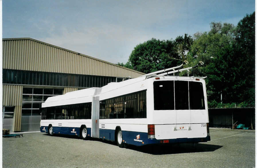 (079'932) - TPG Genve - Nr. 758 - Hess/Hess Gelenktrolleybus am 27. August 2005 in Bellach, Hess