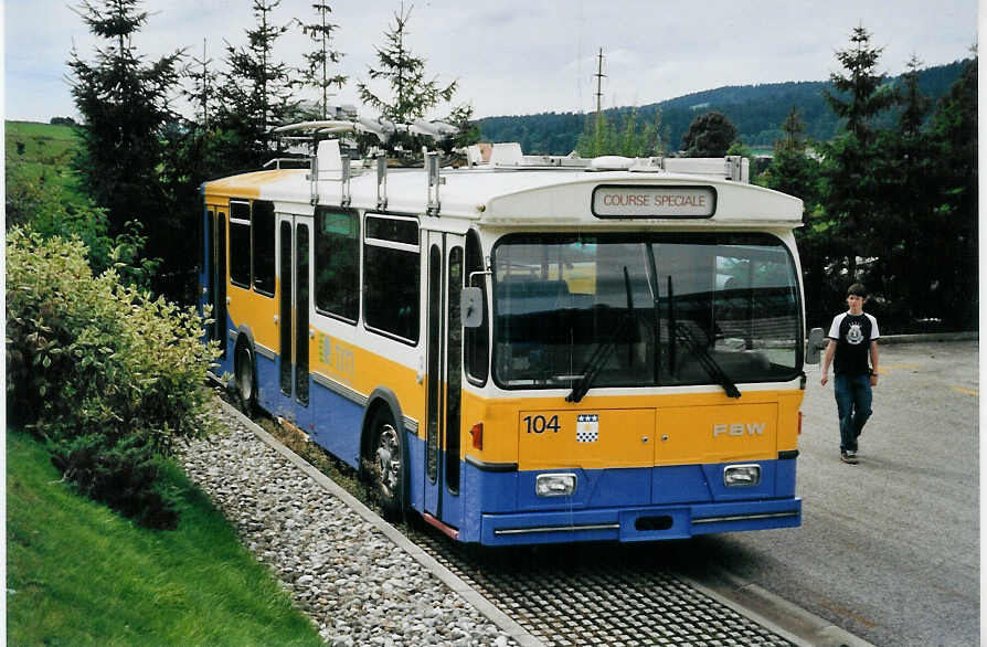(080'011) - TC La Chaux-de-Fonds - Nr. 104 - FBW/Hess-Haag Trolleybus am 27. August 2005 in La Chaux-de-Fonds, Dpt