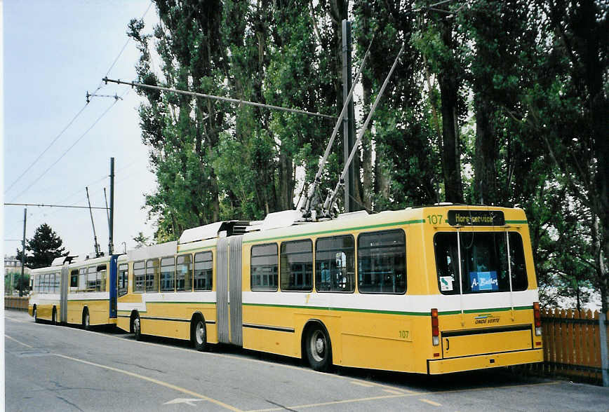 (080'018) - TN Neuchtel - Nr. 107 - NAW/Hess Gelenktrolleybus am 27. August 2005 in Neuchtel, Dpt