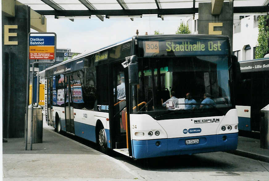 (080'033) - Limmat Bus, Dietikon - Nr. 24/ZH 726'124 - Neoplan am 28. August 2005 beim Bahnhof Dietikon