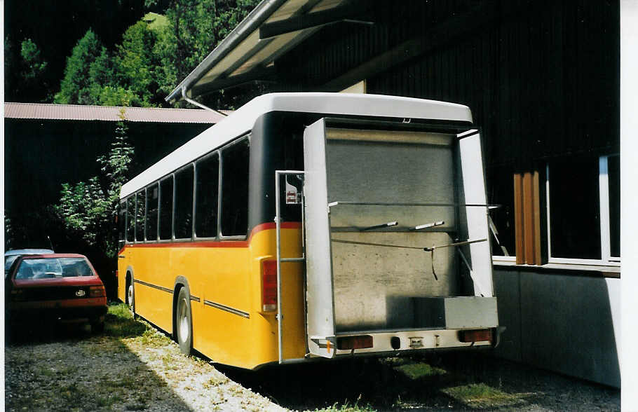 (080'228) - Kbli, Gstaad - Volvo/Lauber am 3. September 2005 in Gstaad, Garage