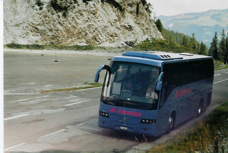 (080'232) - JD-Excursions, Monthey - VS 88'822 - Volvo am 3. September 2005 auf dem Col du Pillon