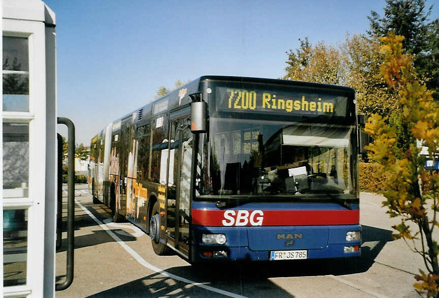 (080'807) - SBG Freiburg - FR-JS 785 - MAN am 17. Oktober 2005 in Rust, Europapark