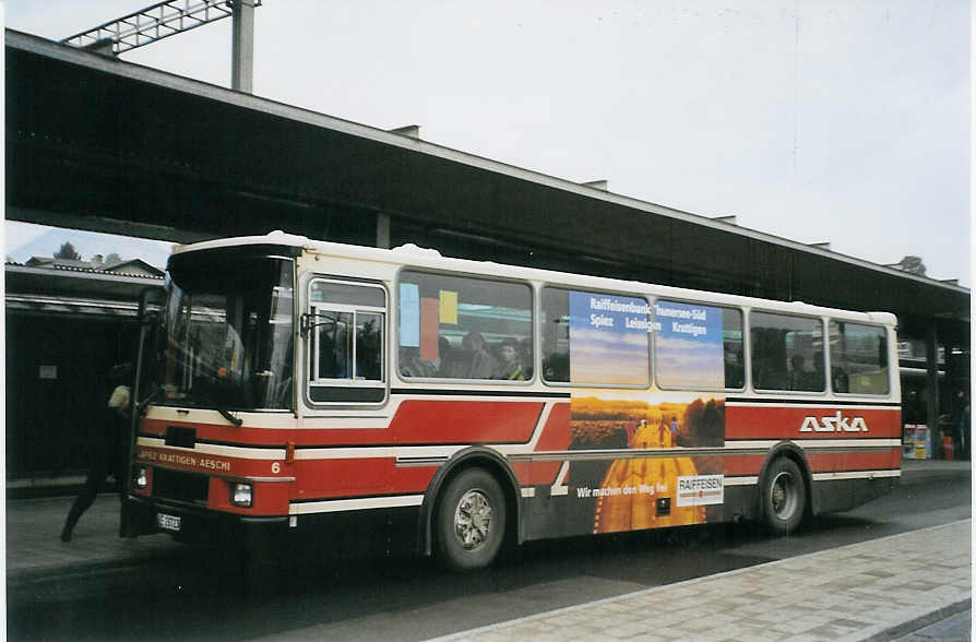 (081'105) - ASKA Aeschi - Nr. 6/BE 26'723 - Volvo/R&J am 19. Oktober 2005 beim Bahnhof Spiez