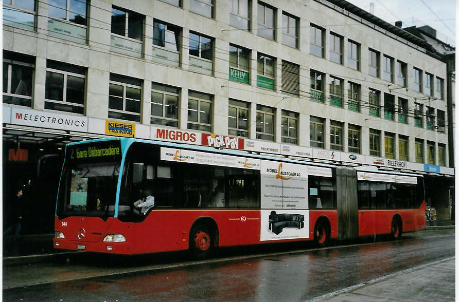 (081'322) - VB Biel - Nr. 144/BE 572'144 - Mercedes am 22. Oktober 2005 in Biel, Guisanplatz