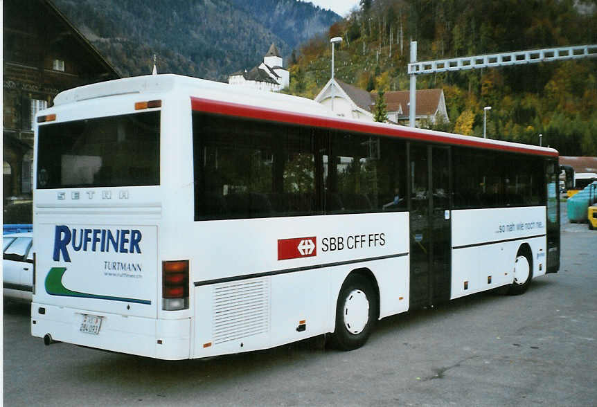 (081'331) - Ruffiner, Turtmann - VS 284'093 - Setra am 27. Oktober 2005 beim Bahnhof Wimmis