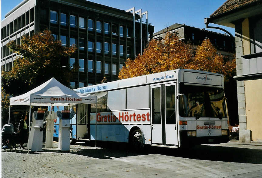 (081'332) - AmpliBus, Baar - Nr. 4/TG 138'580 - Mercedes (ex Gowa, Luzern Nr. 52) am 27. Oktober 2005 in Thun, Waisenhausplatz