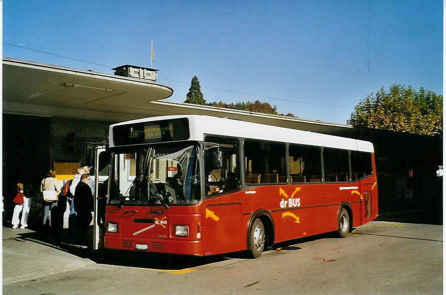 (081'336) - AAGK Koppigen - Nr. 6/BE 122'011 - Volvo/Lauber am 29. Oktober 2005 beim Bahnhof Burgdorf