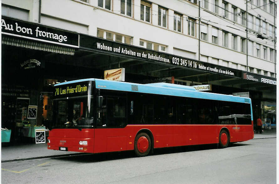 (081'436) - Funi-Car, Biel - Nr. 6/BE 99'306 - MAN am 12. November 2005 beim Bahnhof Biel