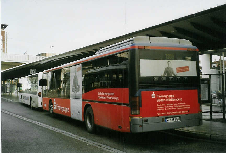 (081'723) - SBG Freiburg - FR-JS 804 - Setra am 3. Dezember 2005 beim Bahnhof Freiburg