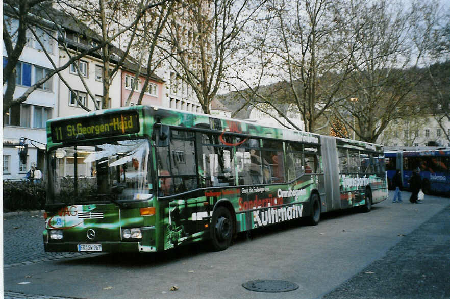 (081'728) - VAG Freiburg - Nr. 967/FR-SW 967 - Mercedes am 3. Dezember 2005 in Freiburg, Siegesdenkmal