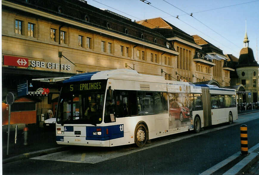 (081'835) - TL Lausanne - Nr. 554/VD 1569 - Van Hool am 18. Dezember 2005 beim Bahnhof Lausanne