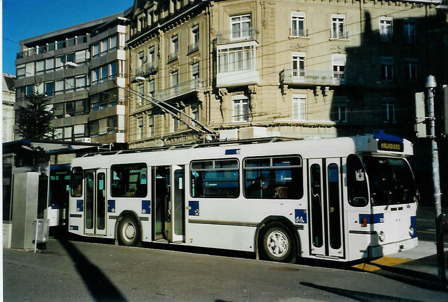 (081'906) - TL Lausanne - Nr. 721 - FBW/Hess Trolleybus am 18. Dezember 2005 in Lausanne, Bel-Air