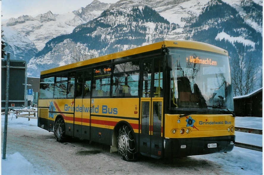 (082'013) - AVG Grindelwald - Nr. 17/BE 72'444 - Rizzi-Bus am 24. Dezember 2005 beim Bahnhof Grindelwald
