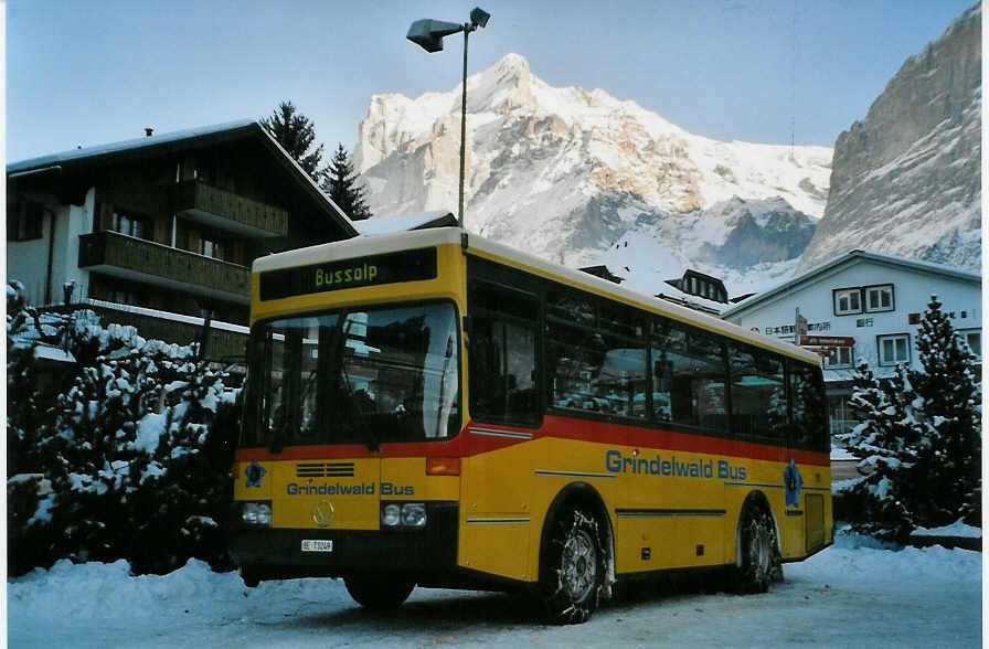 (082'016) - AVG Grindelwald - Nr. 25/BE 73'249 - Vetter am 24. Dezember 2005 beim Bahnhof Grindelwald