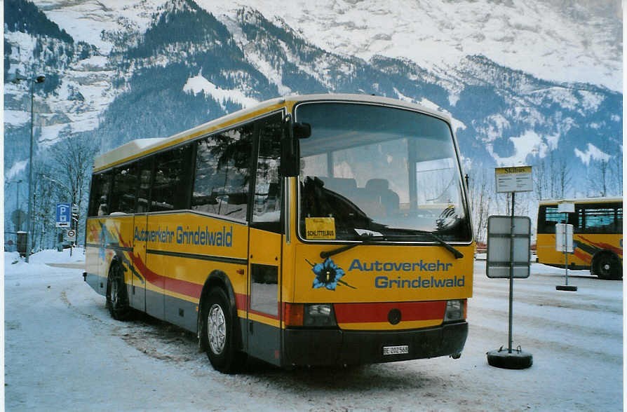 (082'017) - AVG Grindelwald - Nr. 14/BE 202'568 - Vetter am 24. Dezember 2005 beim Bahnhof Grindelwald
