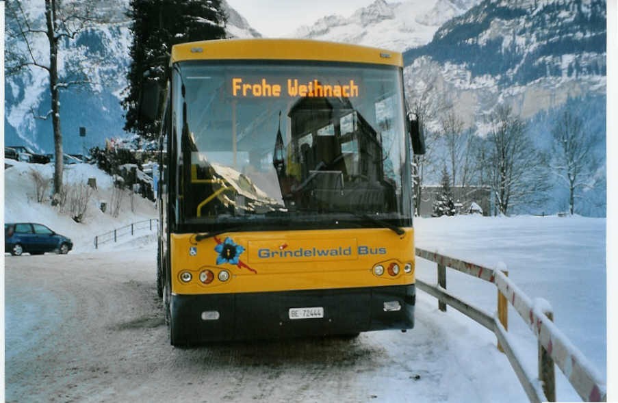 (082'018) - AVG Grindelwald - Nr. 17/BE 72'444 - Rizzi-Bus am 24. Dezember 2005 beim Bahnhof Grindelwald