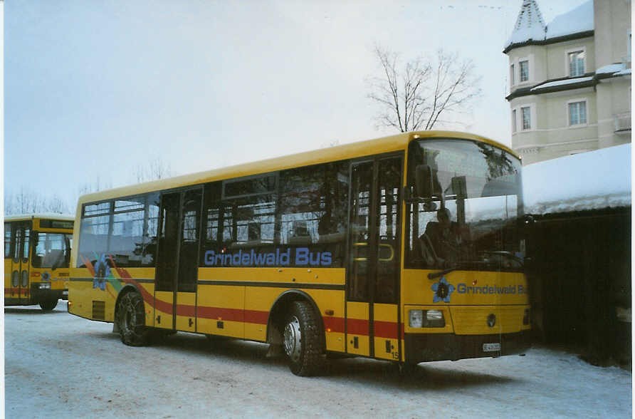 (082'022) - AVG Grindelwald - Nr. 15/BE 416'282 - Vetter am 24. Dezember 2005 beim Bahnhof Grindelwald