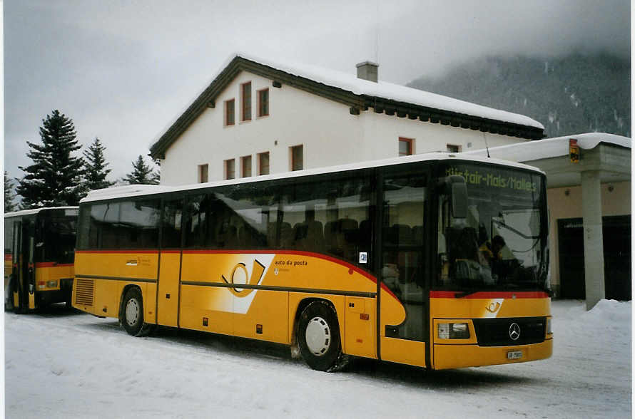 (082'404) - Terretaz, Zernez - GR 75'001 - Mercedes am 1. Januar 2006 in Zernez, Posta