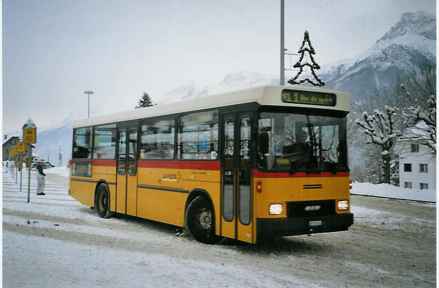 (082'415) - PostAuto Graubnden - GR 102'341 - NAW/Hess (ex P 24'457) am 1. Januar 2006 beim Bahnhof Scuol