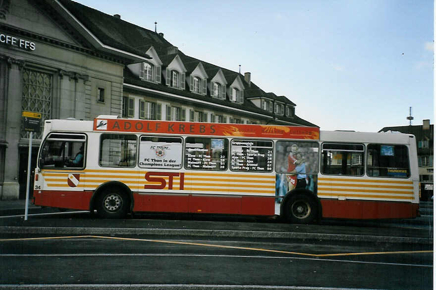 (082'434) - STI Thun - Nr. 34/BE 443'834 - Volvo/R&J (ex SAT Thun Nr. 34) am 3. Januar 2006 beim Bahnhof Thun