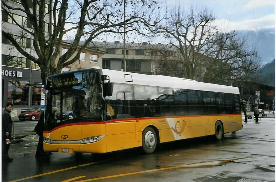(082'712) - PostAuto Bern - BE 610'539 - Solaris am 22. Januar 2006 beim Bahnhof Interlaken West