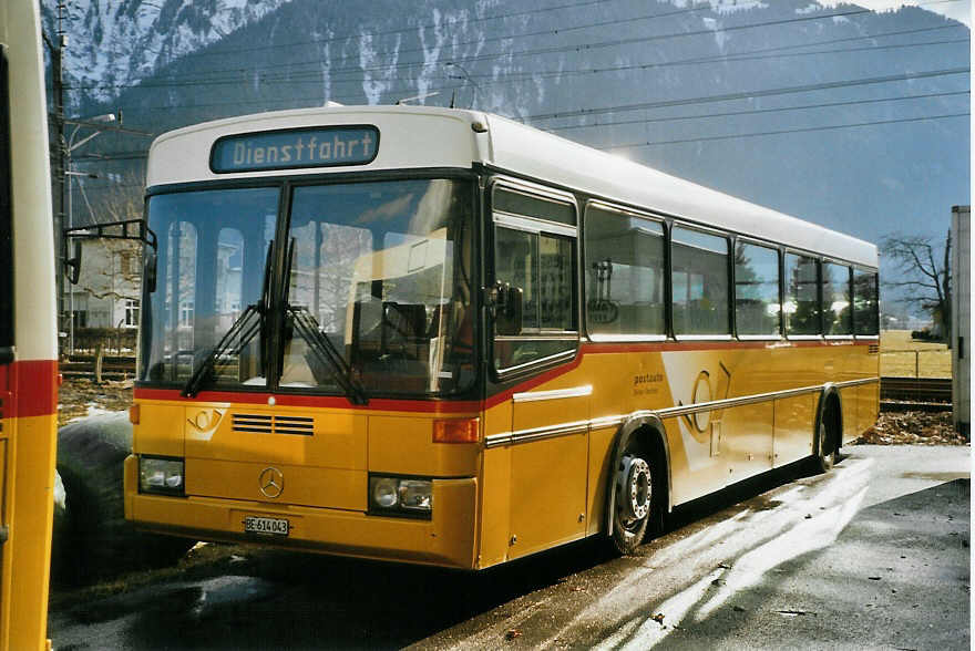 (082'725) - PostAuto Berner Oberland - BE 614'043 - Mercedes/R&J (ex P 25'326) am 22. Januar 2006 in Interlaken, Garage