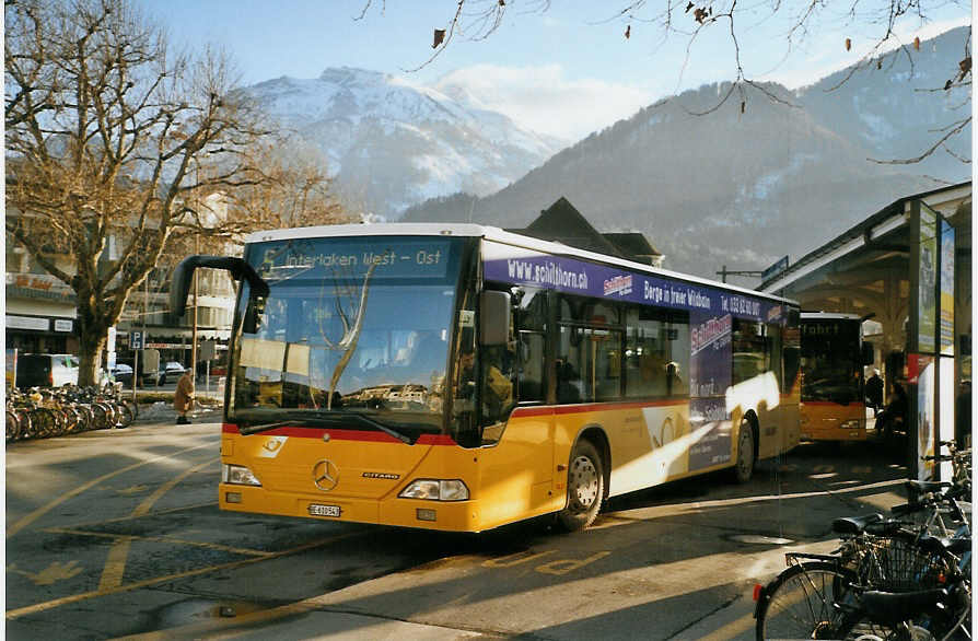 (082'802) - PostAuto Bern - BE 610'543 - Mercedes (ex P 25'381) am 22. Januar 2006 beim Bahnhof Interlaken West