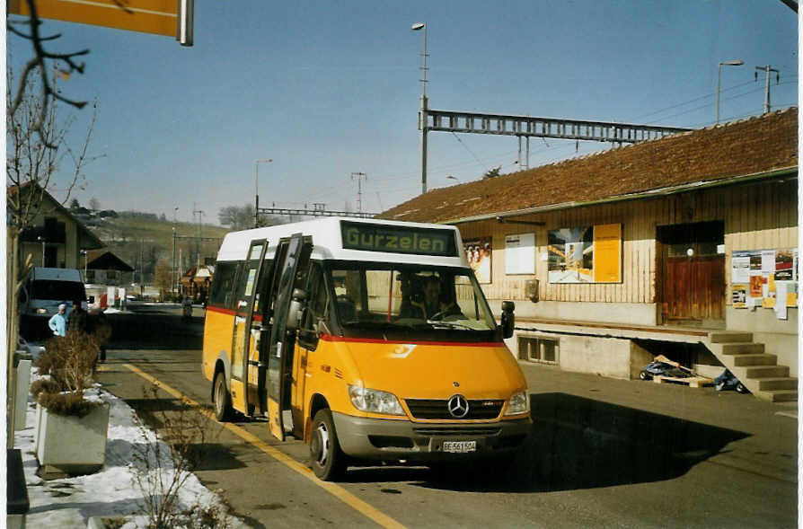 (082'921) - Ldi, Uetendorf - BE 561'504 - Mercedes am 6. Februar 2006 beim Bahnhof Uetendorf