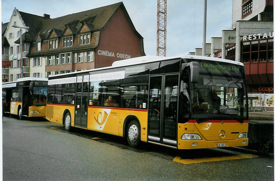 (083'019) - Knecht, Windisch - Nr. 76/AG 7667 - Mercedes am 18. Februar 2006 beim Bahnhof Brugg