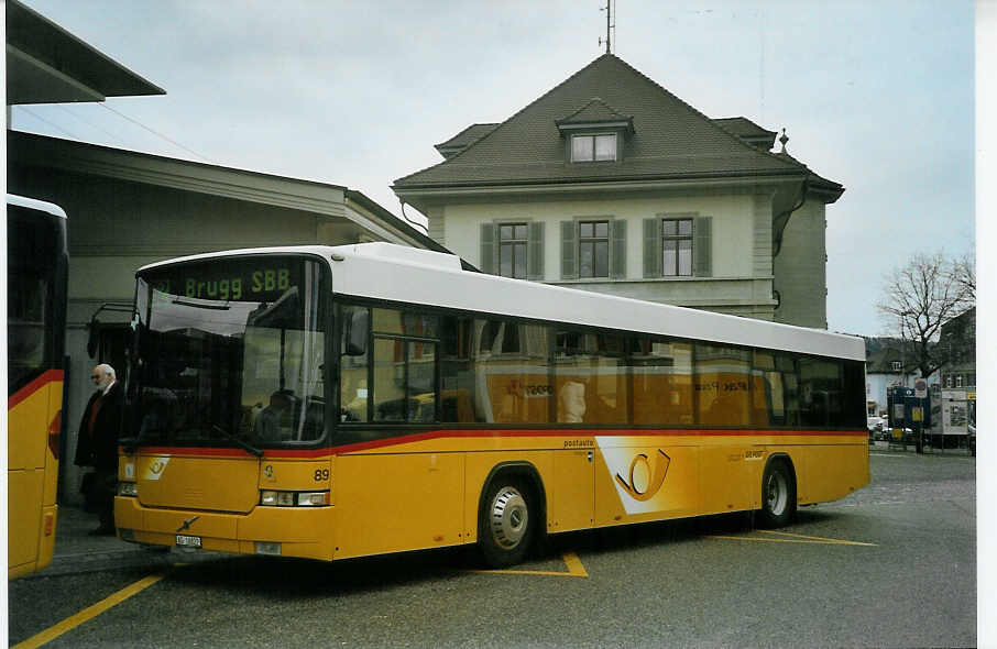 (083'031) - Voegtlin-Meyer, Brugg - Nr. 89/AG 16'822 - Volvo/Hess am 18. Februar 2006 beim Bahnhof Brugg