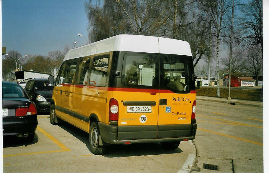 (083'924) - CarPostal Ouest - VD 391'523 - Renault am 19. Mrz 2006 in Yverdon, Garage