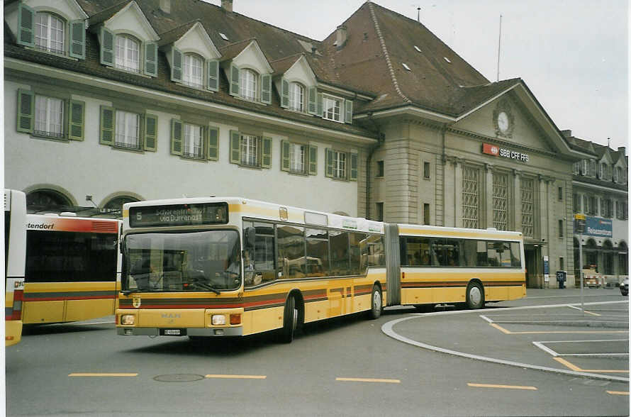 (084'424) - STI Thun - Nr. 69/BE 456'869 - MAN am 29. April 2006 beim Bahnhof Thun