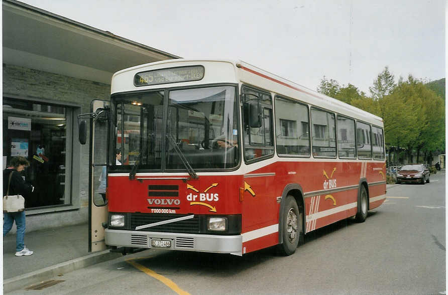 (084'606) - AAGK Koppigen - Nr. 3/BE 371'486 - Volvo/Lauber am 1. Mai 2006 beim Bahnhof Burgdorf