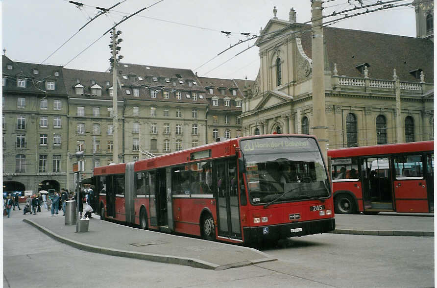 (084'814) - Bernmobil, Bern - Nr. 245/BE 518'245 - Van Hool am 10. Mai 2006 beim Bahnhof Bern