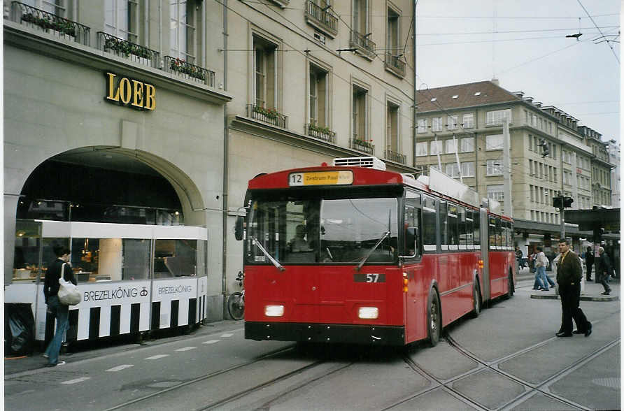 (084'817) - Bernmobil, Bern - Nr. 57 - FBW/Hess Gelenktrolleybus am 10. Mai 2006 beim Bahnhof Bern