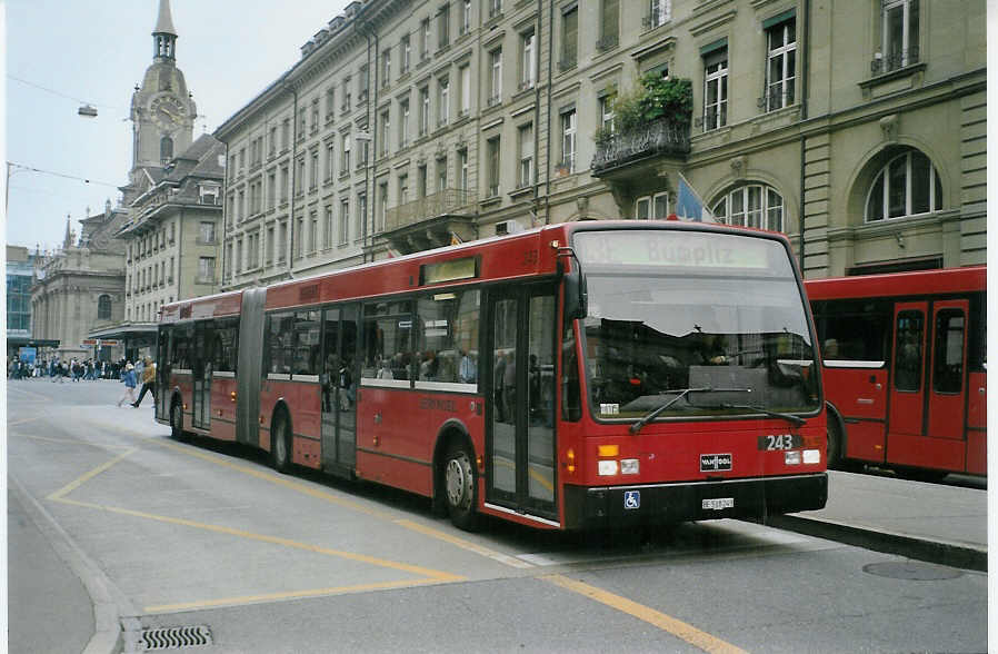 (084'821) - Bernmobil, Bern - Nr. 243/BE 518'243 - Van Hool am 10. Mai 2006 beim Bahnhof Bern