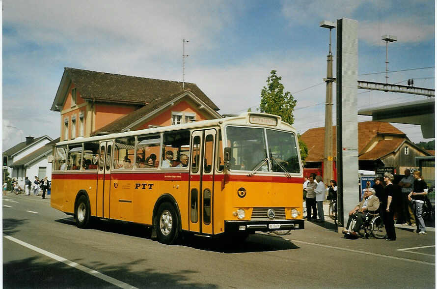 (085'022) - Zimmermann, Niederwangen - BE 24'071 - Saurer/Tscher (ex P 24'632) am 13. Mai 2006 beim Bahnhof Aarberg