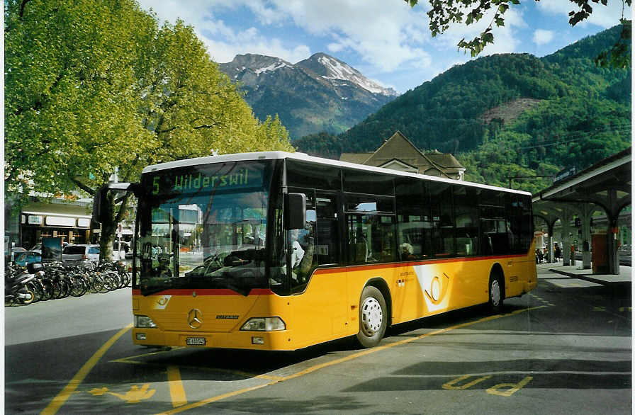 (085'426) - PostAuto Bern - BE 610'542 - Mercedes (ex P 25'380) am 21. Mai 2006 beim Bahnhof Interlaken West
