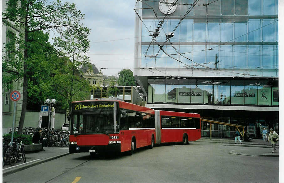 (085'432) - Bernmobil, Bern - Nr. 268/BE 572'268 - Volvo/Hess am 22. Mai 2006 beim Bahnhof Bern