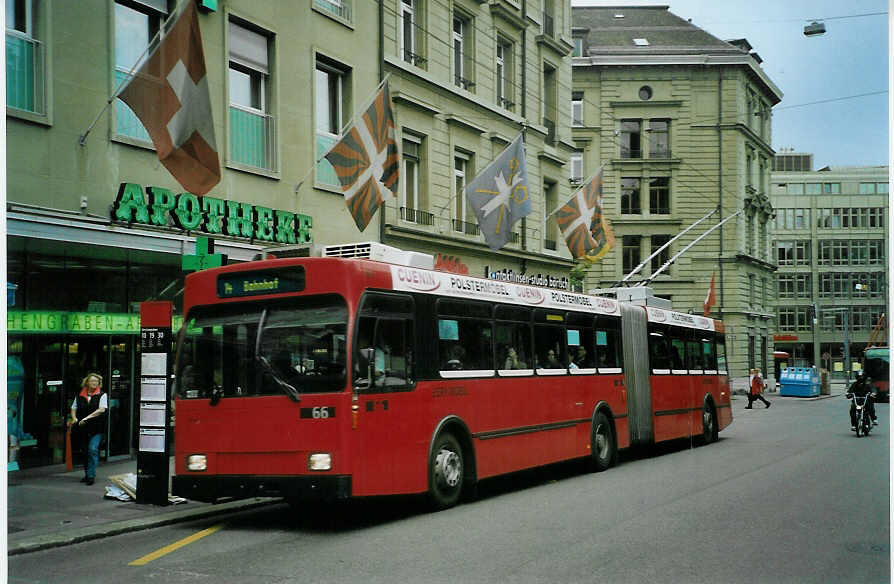 (085'526) - Bernmobil, Bern - Nr. 66 - Volvo/Hess Gelenktrolleybus am 22. Mai 2006 in Bern, Hirschengraben