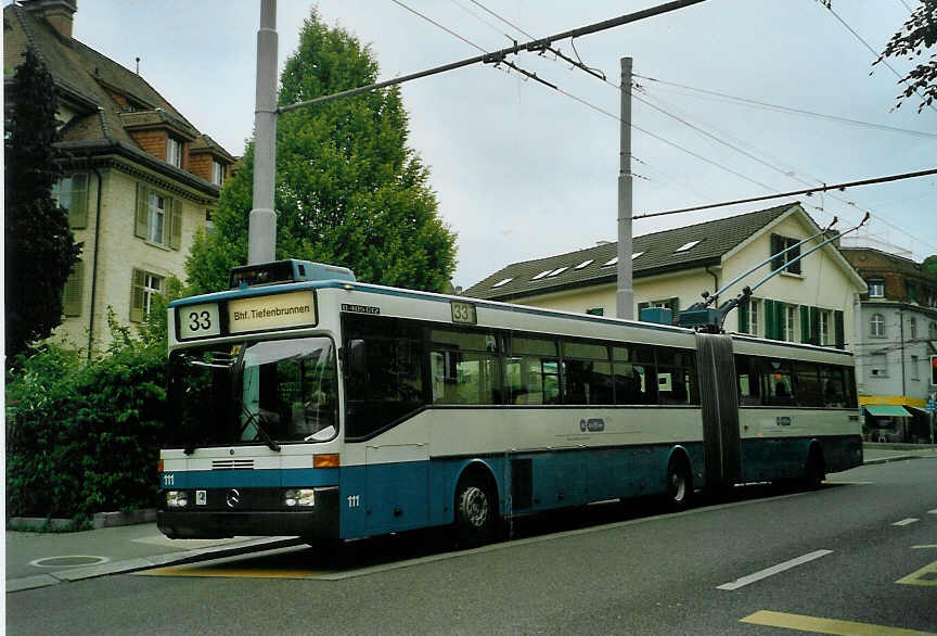 (085'615) - VBZ Zrich - Nr. 111 - Mercedes Gelenktrolleybus am 25. Mai 2006 in Zrich, Klusplatz