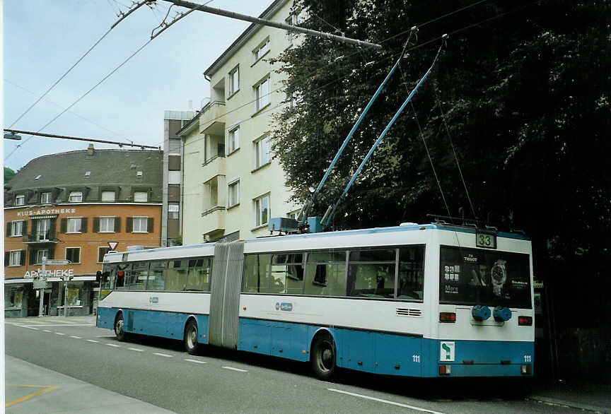 (085'621) - VBZ Zrich - Nr. 111 - Mercedes Gelenktrolleybus am 25. Mai 2006 in Zrich, Klusplatz