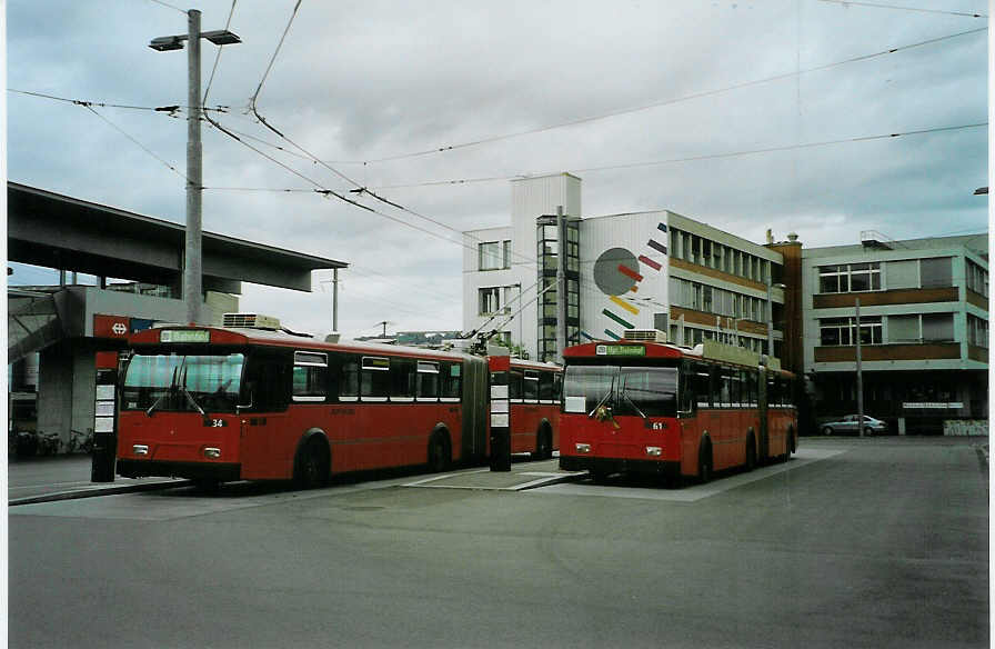 (085'710) - Bernmobil, Bern - Nr. 34 - FBW/Gangloff + Nr. 61 - FBW/Hess Gelenktrolleybusse am 28. Mai 2006 in Bern, Wankdorf