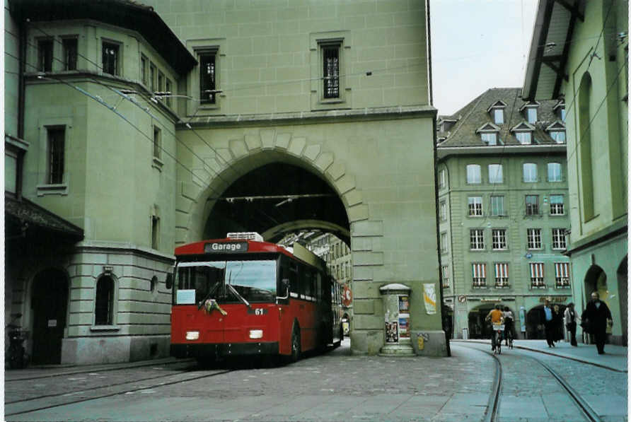 (085'726) - Bernmobil, Bern - Nr. 61 - FBW/Hess Gelenktrolleybus am 28. Mai 2006 in Bern, Kfigturm
