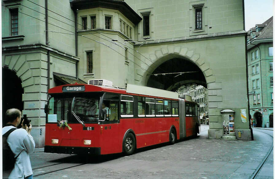 (085'727) - Bernmobil, Bern - Nr. 61 - FBW/Hess Gelenktrolleybus am 28. Mai 2006 in Bern, Kfigturm
