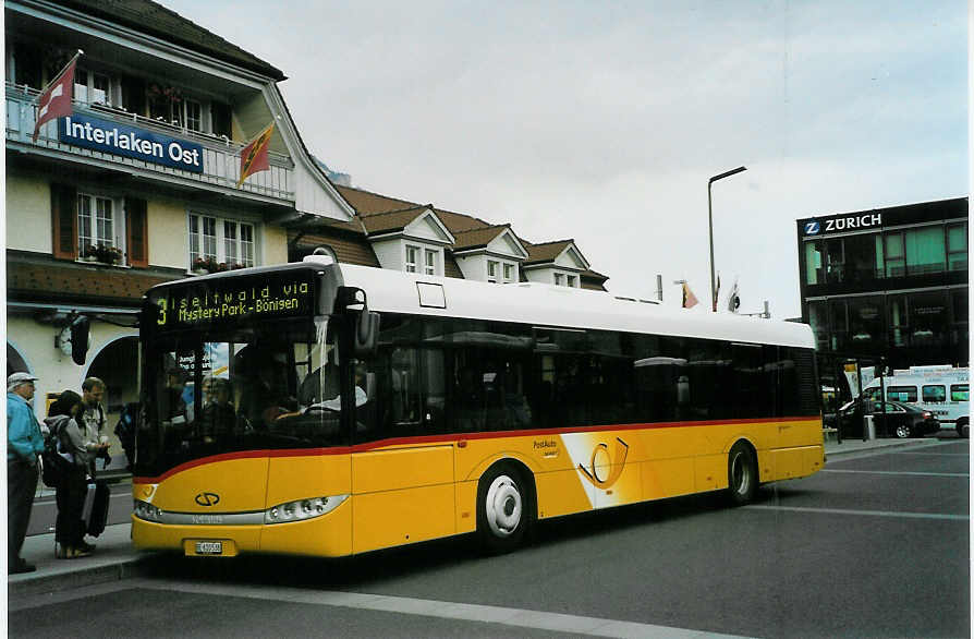 (085'823) - PostAuto Bern - BE 610'538 - Solaris am 4. Juni 2006 beim Bahnhof Interlaken Ost