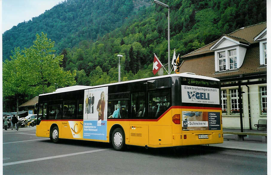 (085'824) - PostAuto Bern - BE 610'544 - Mercedes am 4. Juni 2006 beim Bahnhof Interlaken Ost